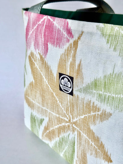 Front right angle of woven kimono silk texture and square Shisso tag